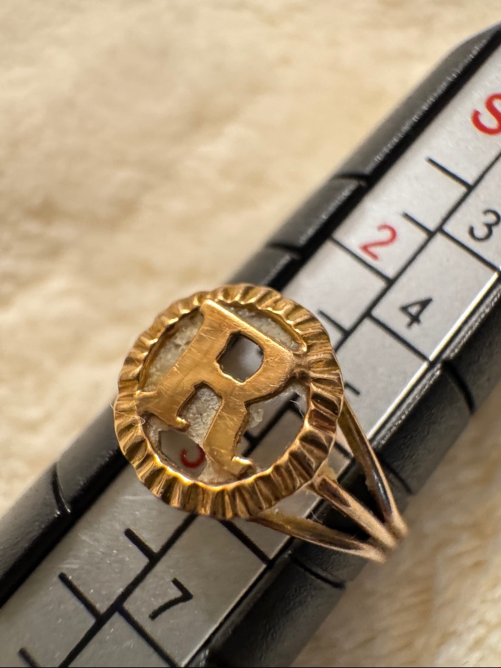 Gold Initial 'R' Signet Ring - Women's Jewelry - Picture 4 of 10